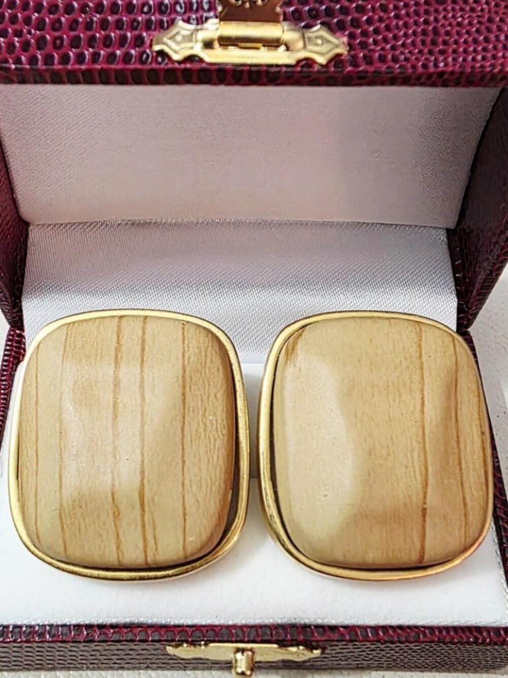 Vintage 1980s Kenneth Jay Lane Oversized Wood Square Button Clip-on‎ Earrings